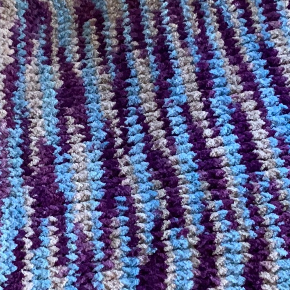 Handmade knit by loom. Blanket/throw approximately 60 x 40 - Picture 3 of 4
